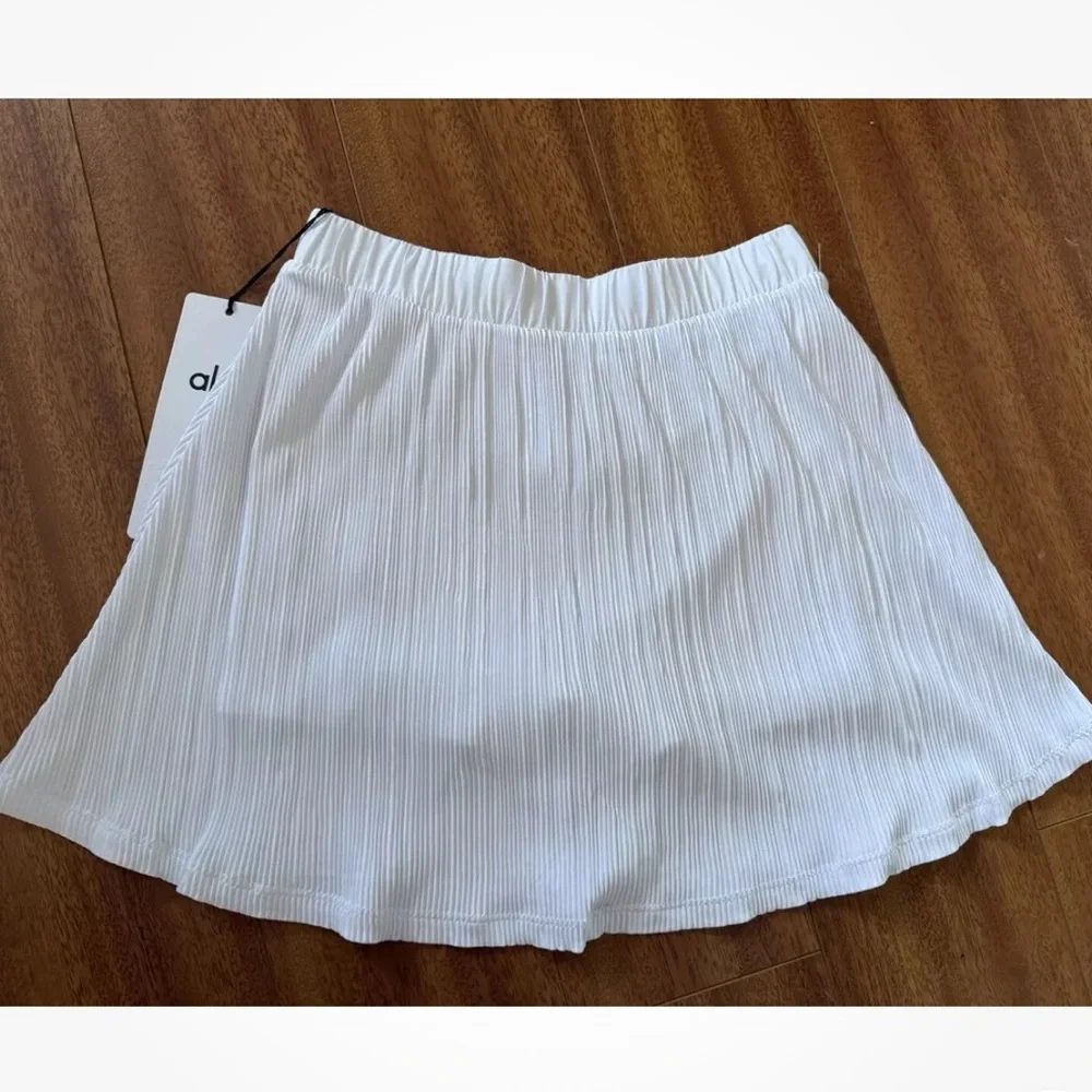 Alo Yoga Micro Plisse Tennis Skirt Built In Shorts White Size XS New Logo NWT